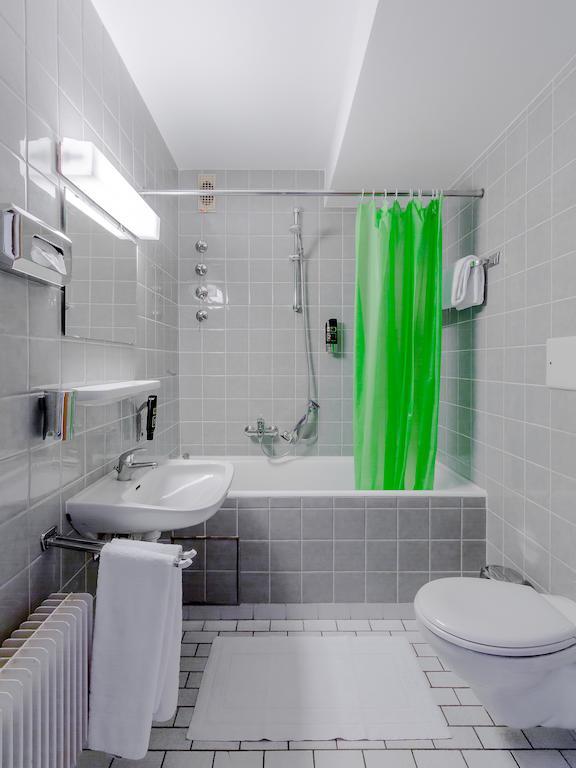 Hotel Parsberg Puchheim Kamer foto