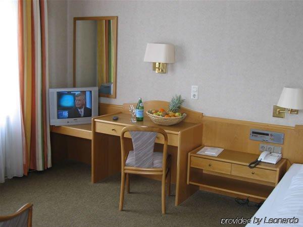 Hotel Parsberg Puchheim Kamer foto